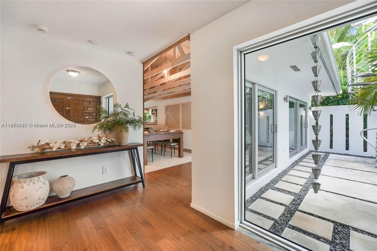 5910 N Bayshore Drive, Miami, FL 33137 Photo