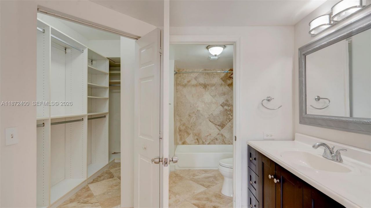 2424 Centergate Dr, Unit 204, Miramar, FL 33025 Photo