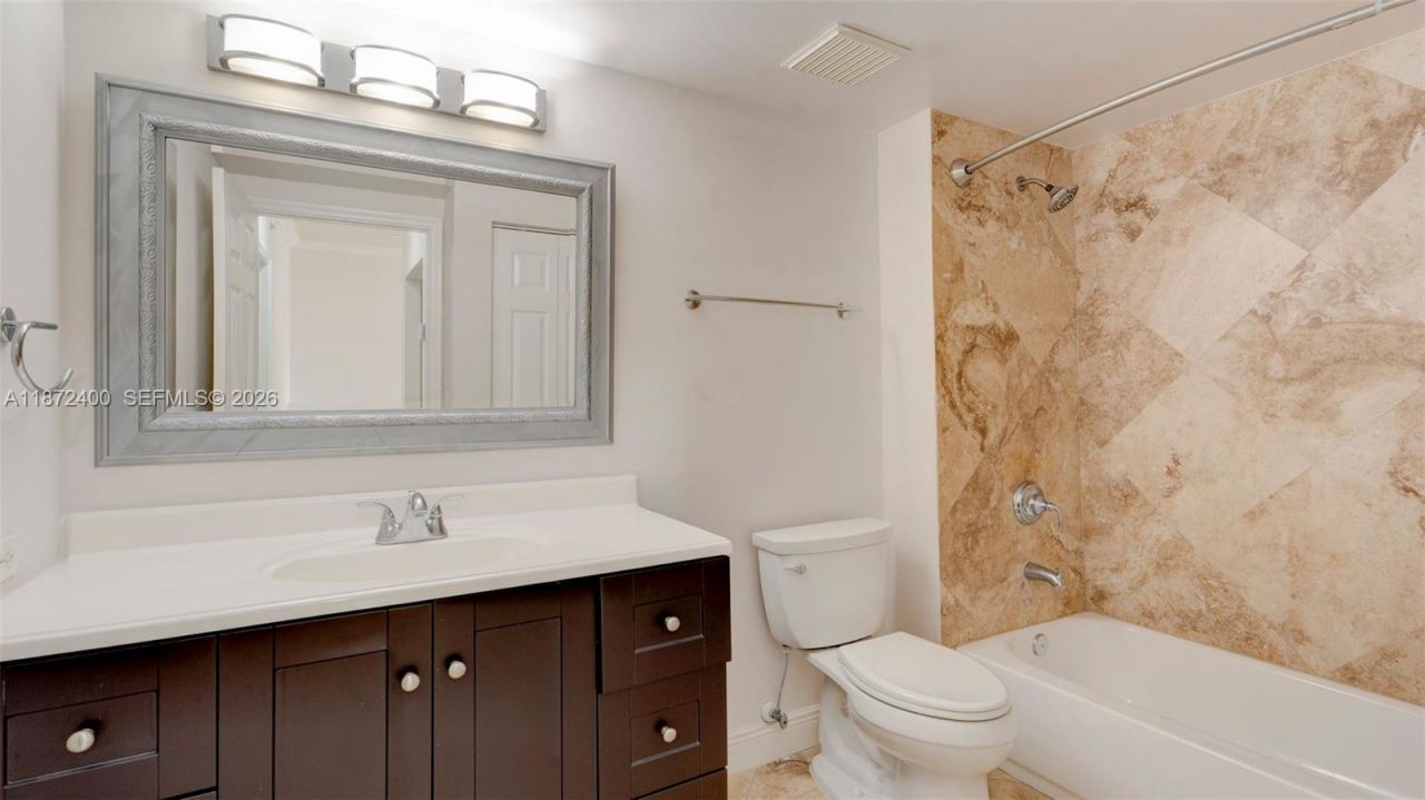 2424 Centergate Dr, Unit 204, Miramar, FL 33025 Photo