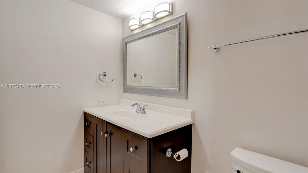 2424 Centergate Dr, Unit 204, Miramar, FL 33025 Photo