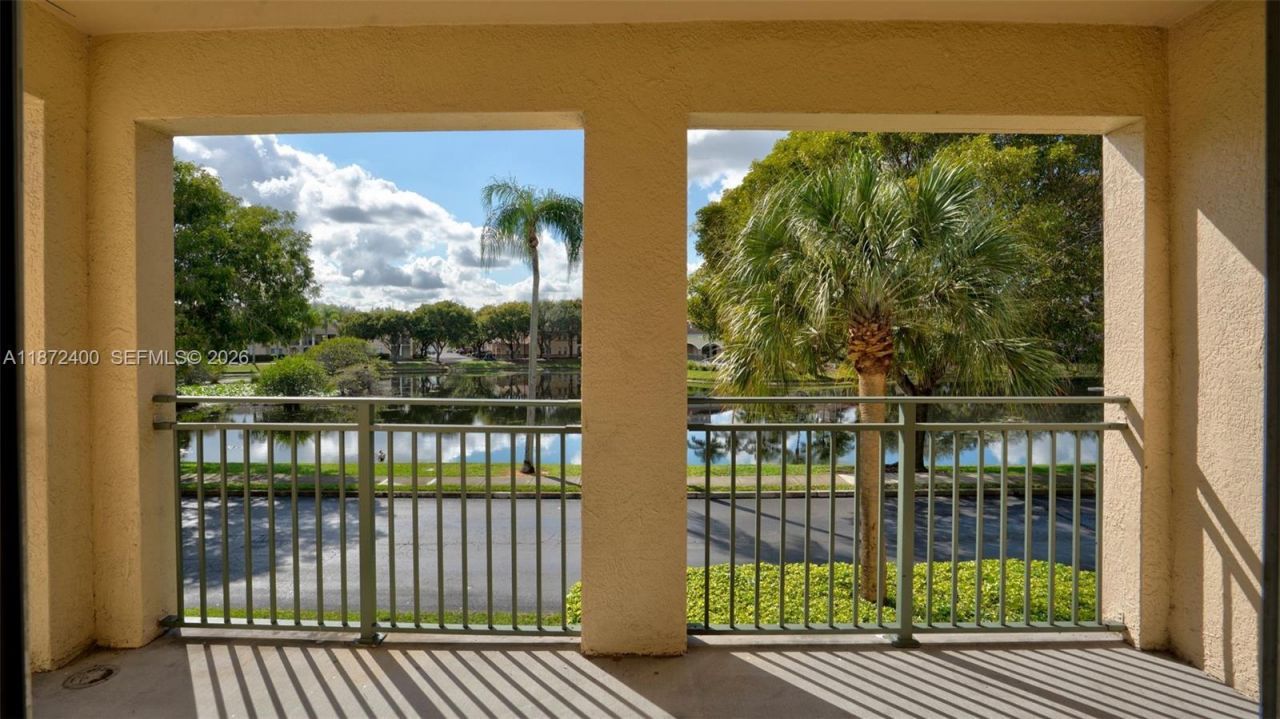 2424 Centergate Dr, Unit 204, Miramar, FL 33025 Photo