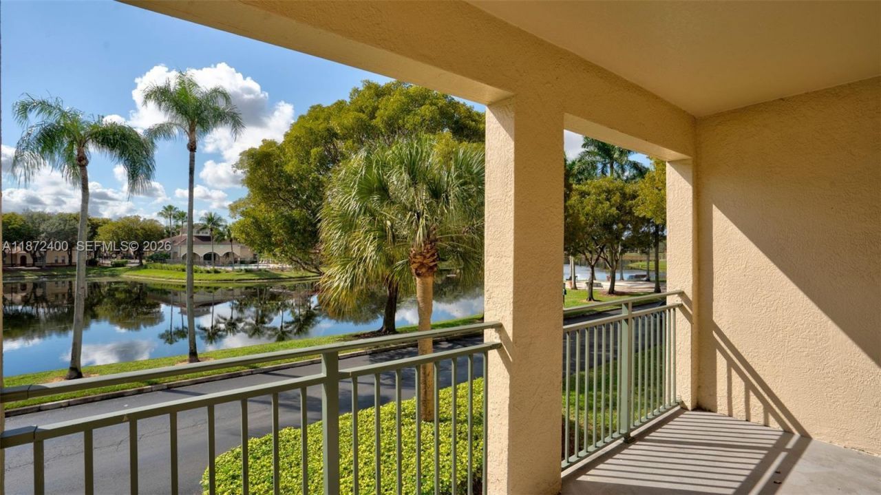 2424 Centergate Dr, Unit 204, Miramar, FL 33025 Photo