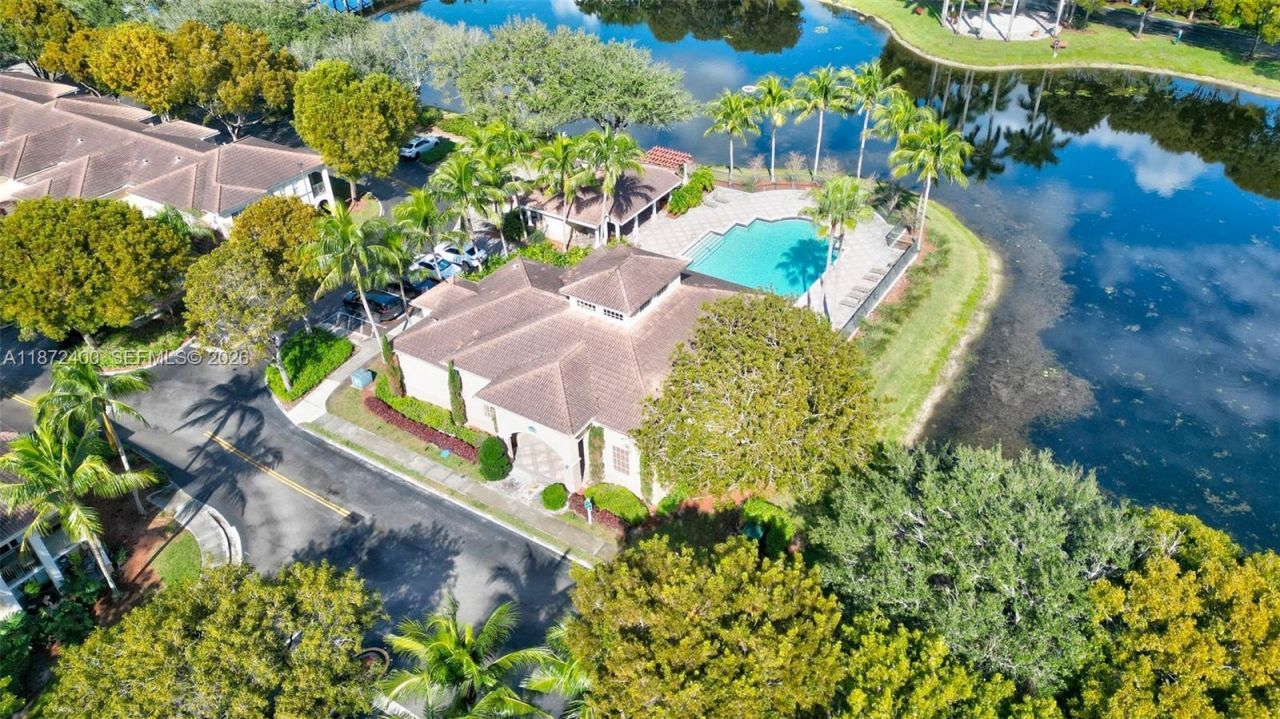 2424 Centergate Dr, Unit 204, Miramar, FL 33025 Photo