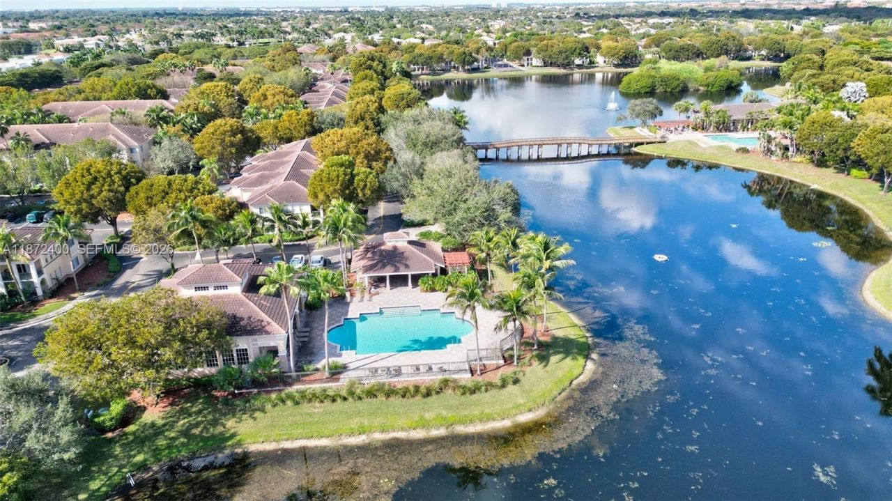 2424 Centergate Dr, Unit 204, Miramar, FL 33025 Photo