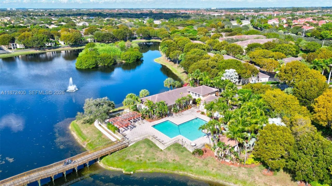 2424 Centergate Dr, Unit 204, Miramar, FL 33025 Photo