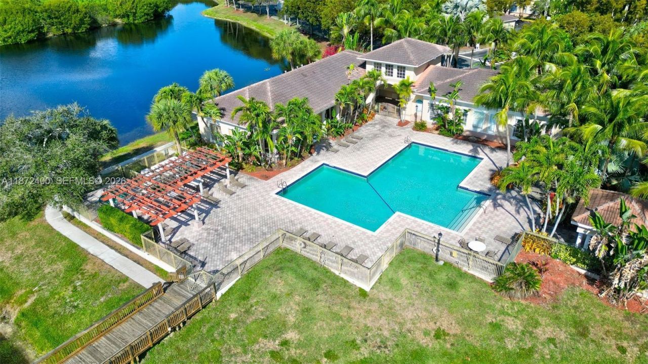 2424 Centergate Dr, Unit 204, Miramar, FL 33025 Photo