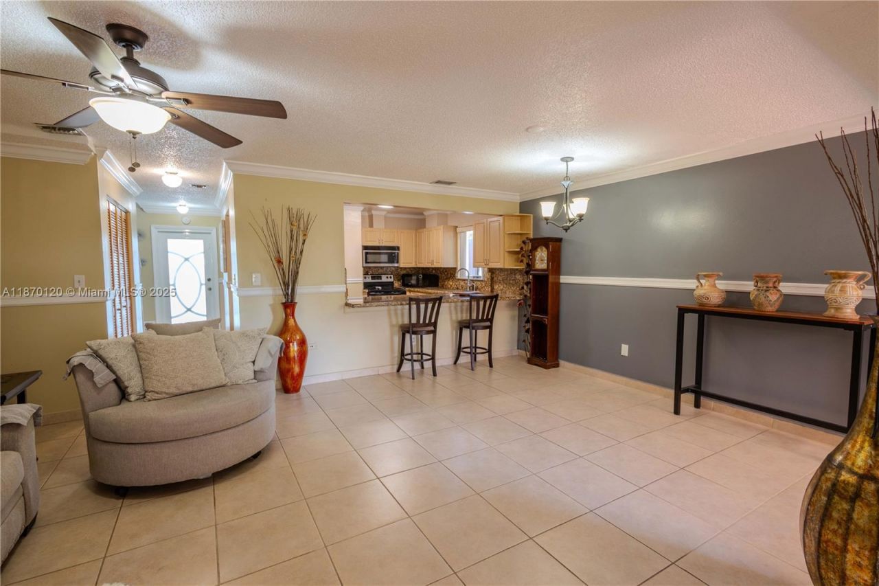 2435 SW 11th St, Unit 9-B, Miami, FL 33135 Photo