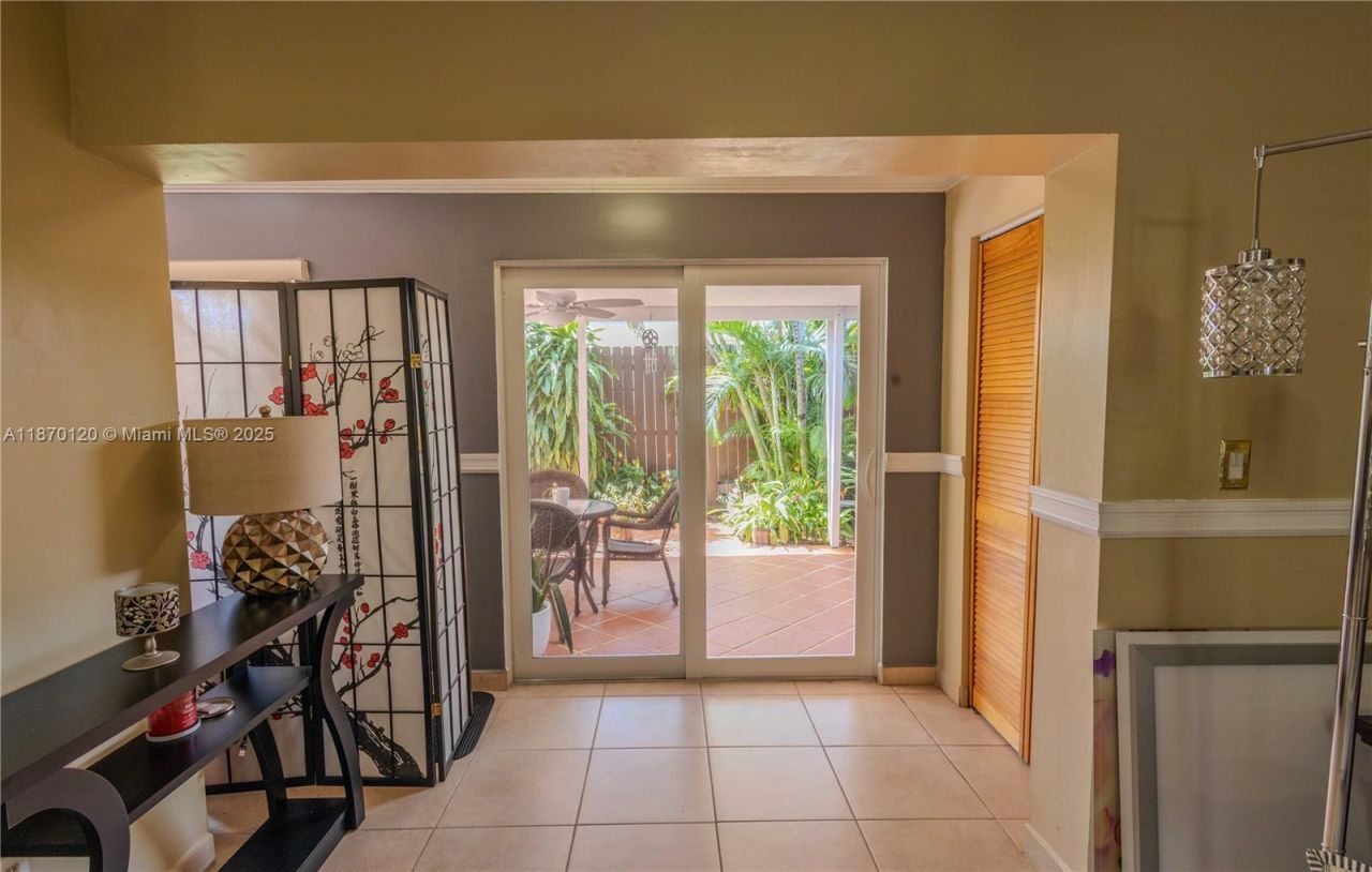 2435 SW 11th St, Unit 9-B, Miami, FL 33135 Photo