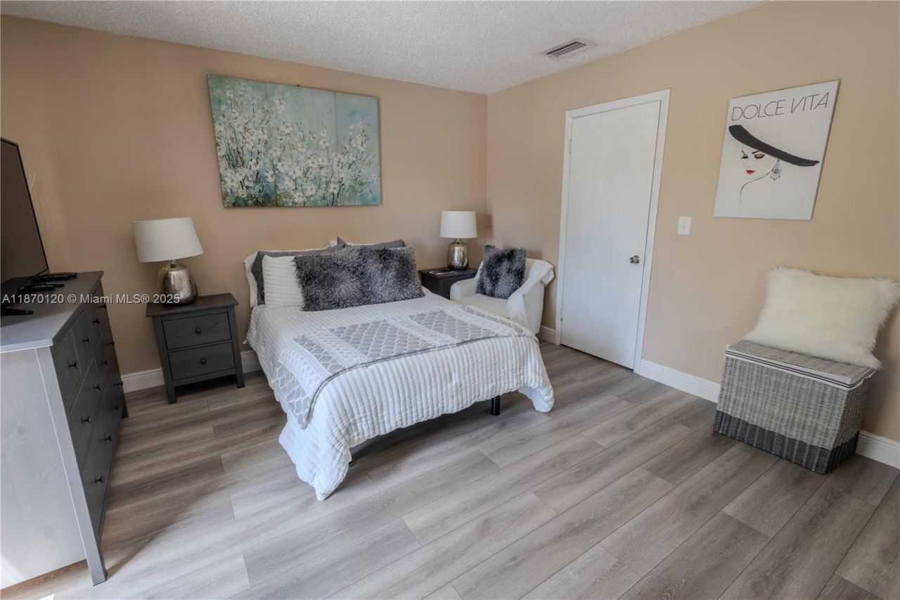 2435 SW 11th St, Unit 9-B, Miami, FL 33135 Photo