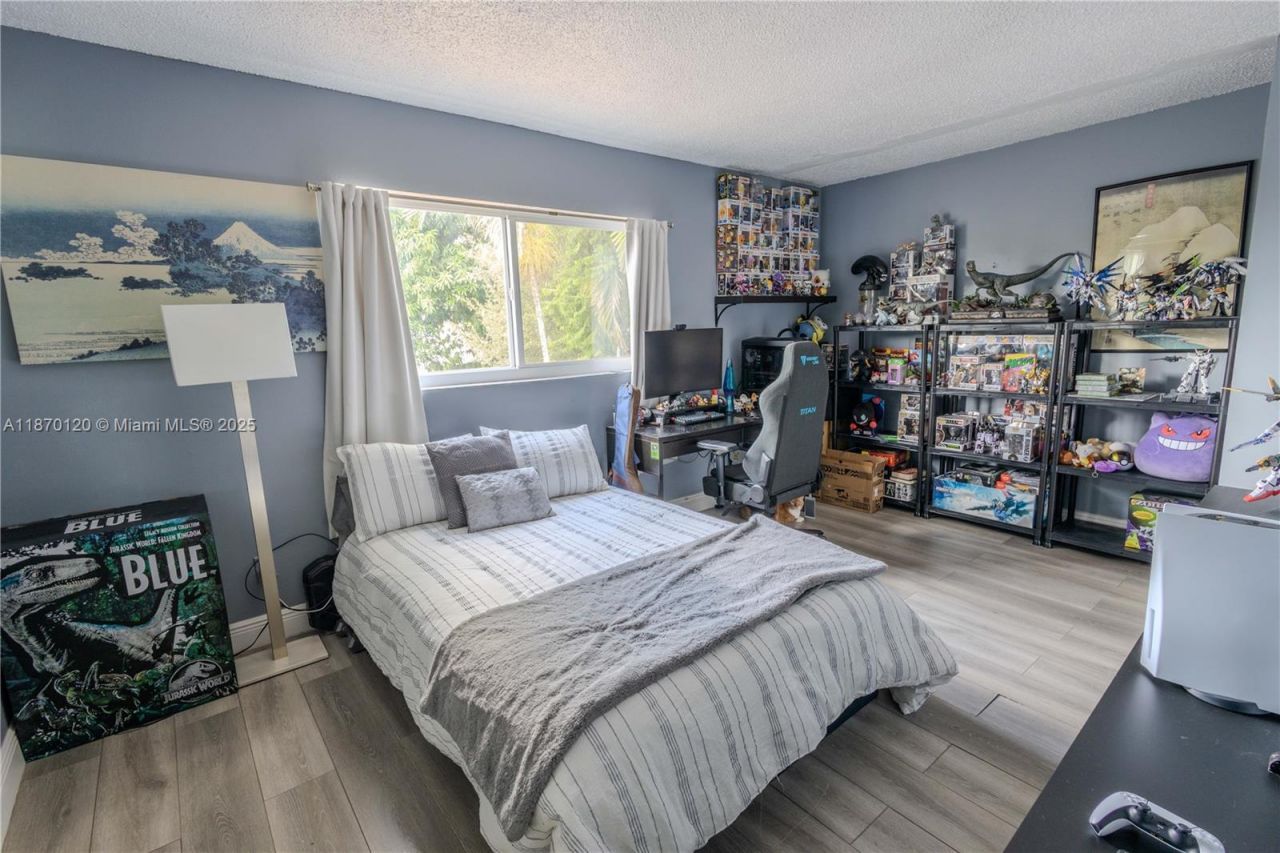 2435 SW 11th St, Unit 9-B, Miami, FL 33135 Photo