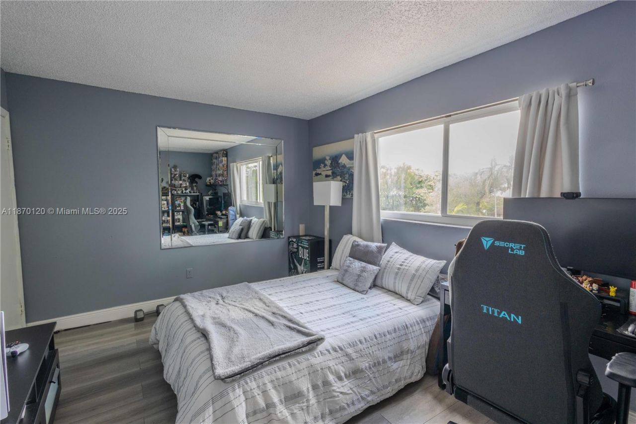 2435 SW 11th St, Unit 9-B, Miami, FL 33135 Photo