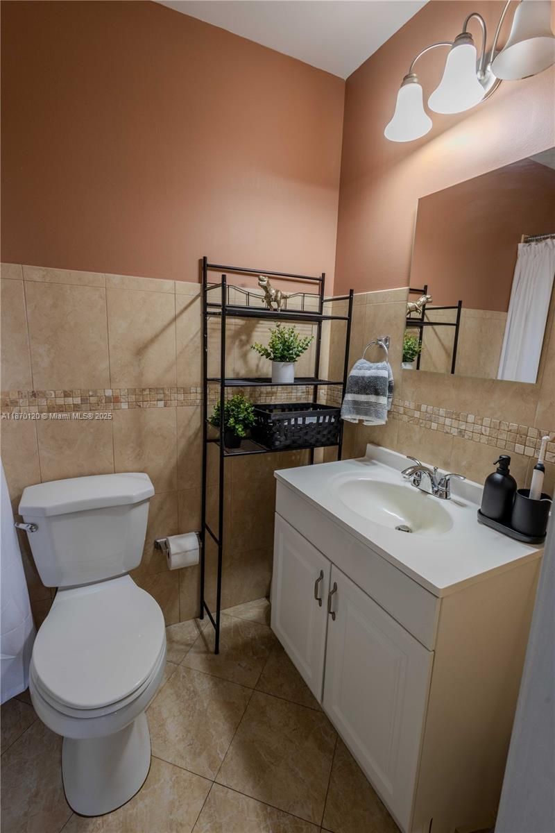 2435 SW 11th St, Unit 9-B, Miami, FL 33135 Photo