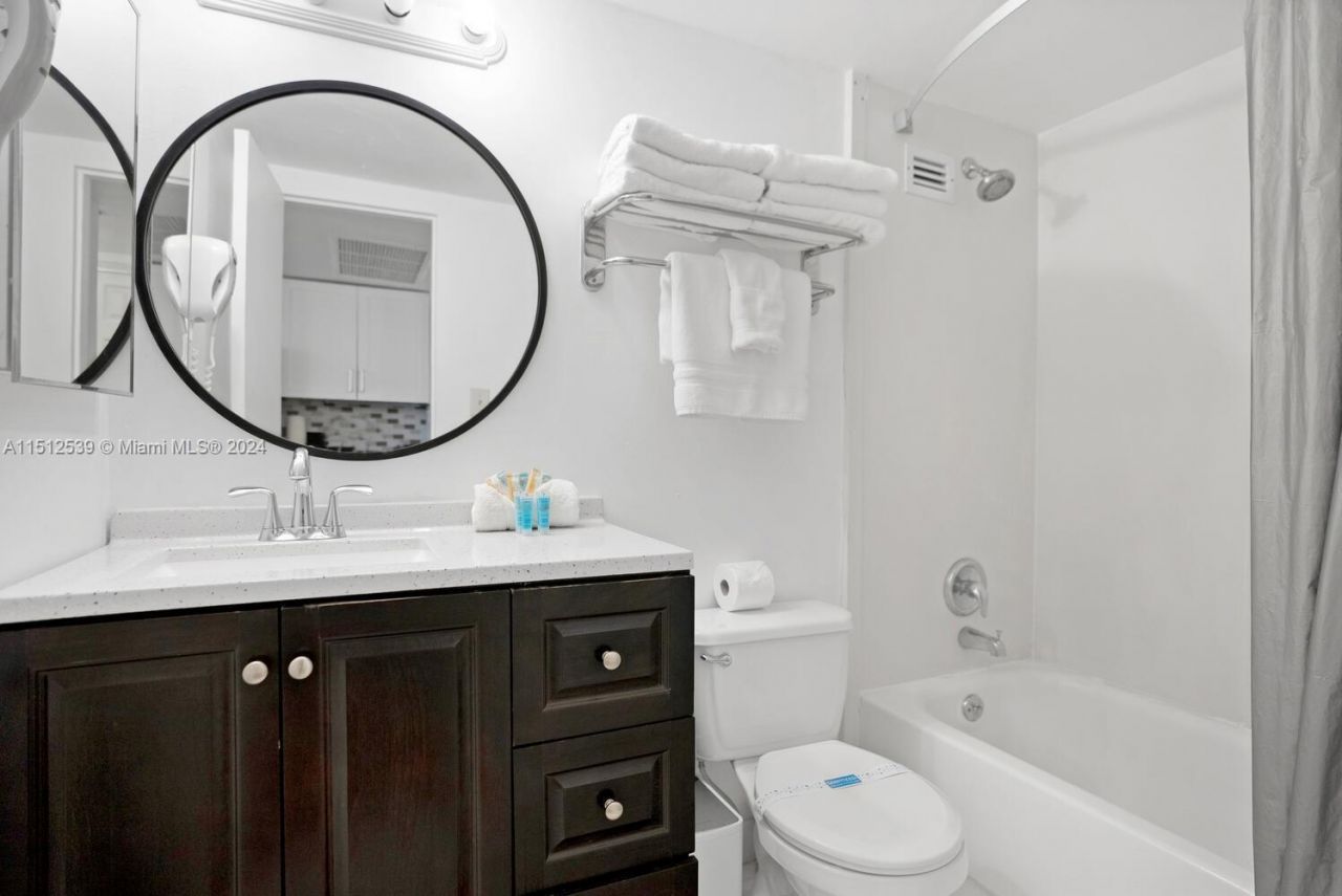 19201 Collins Ave,, Unit 1143, Sunny Isles Beach, FL 33160 Photo