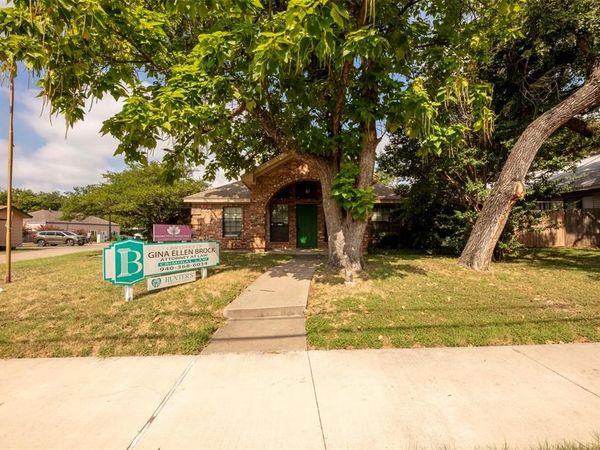 1005 N Elm Street, Denton, TX 76201