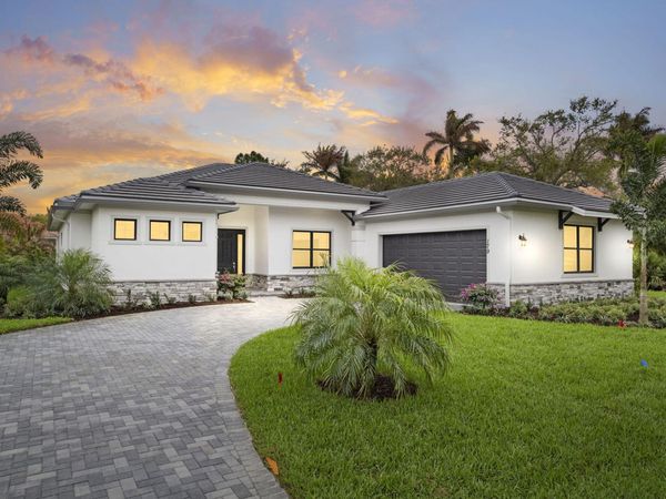 179 SE Via Lago Garda, Port St. Lucie, FL 34952
