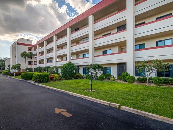 7402 Lake Breeze DR, Unit 212, FORT MYERS, FL 33907