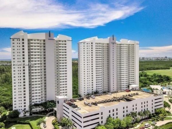 15051 Royal Oaks Ln, Unit 1401, North Miami, FL 33181