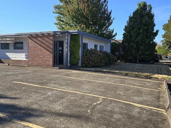 905 Queen Av SW, Albany, OR 97321