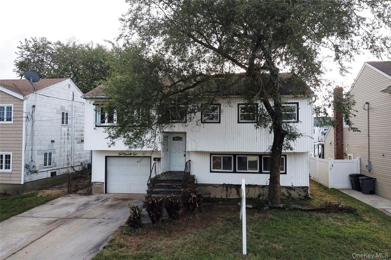 292 Westside Avenue, Freeport, NY 11520 Main Photo