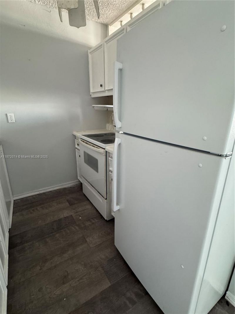 815 SW 10th Ter, Unit 15V, Hallandale Beach, FL 33009 Photo