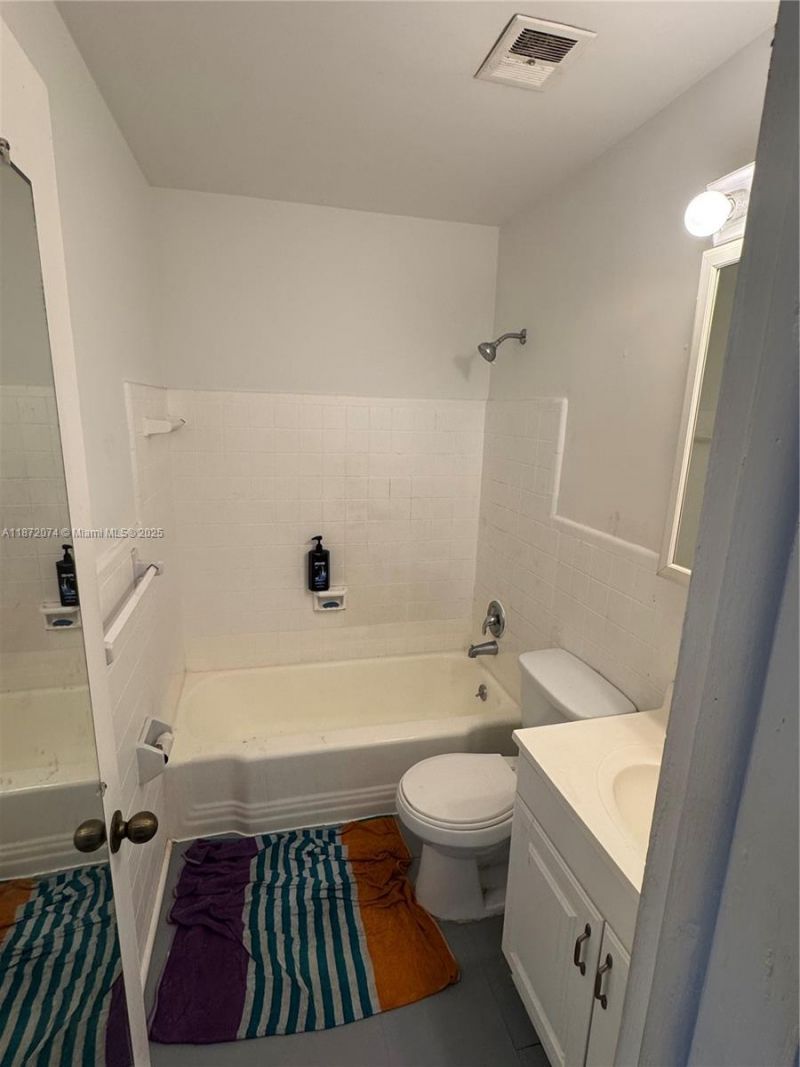 815 SW 10th Ter, Unit 15V, Hallandale Beach, FL 33009 Photo