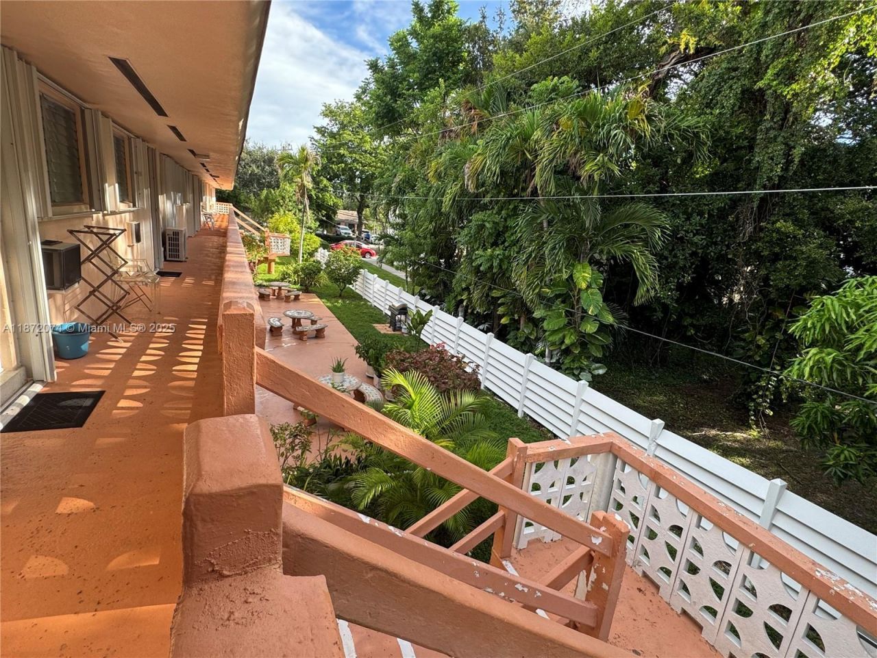 815 SW 10th Ter, Unit 15V, Hallandale Beach, FL 33009 Photo