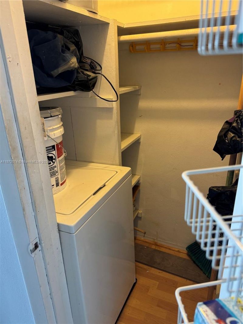 815 SW 10th Ter, Unit 15V, Hallandale Beach, FL 33009 Photo