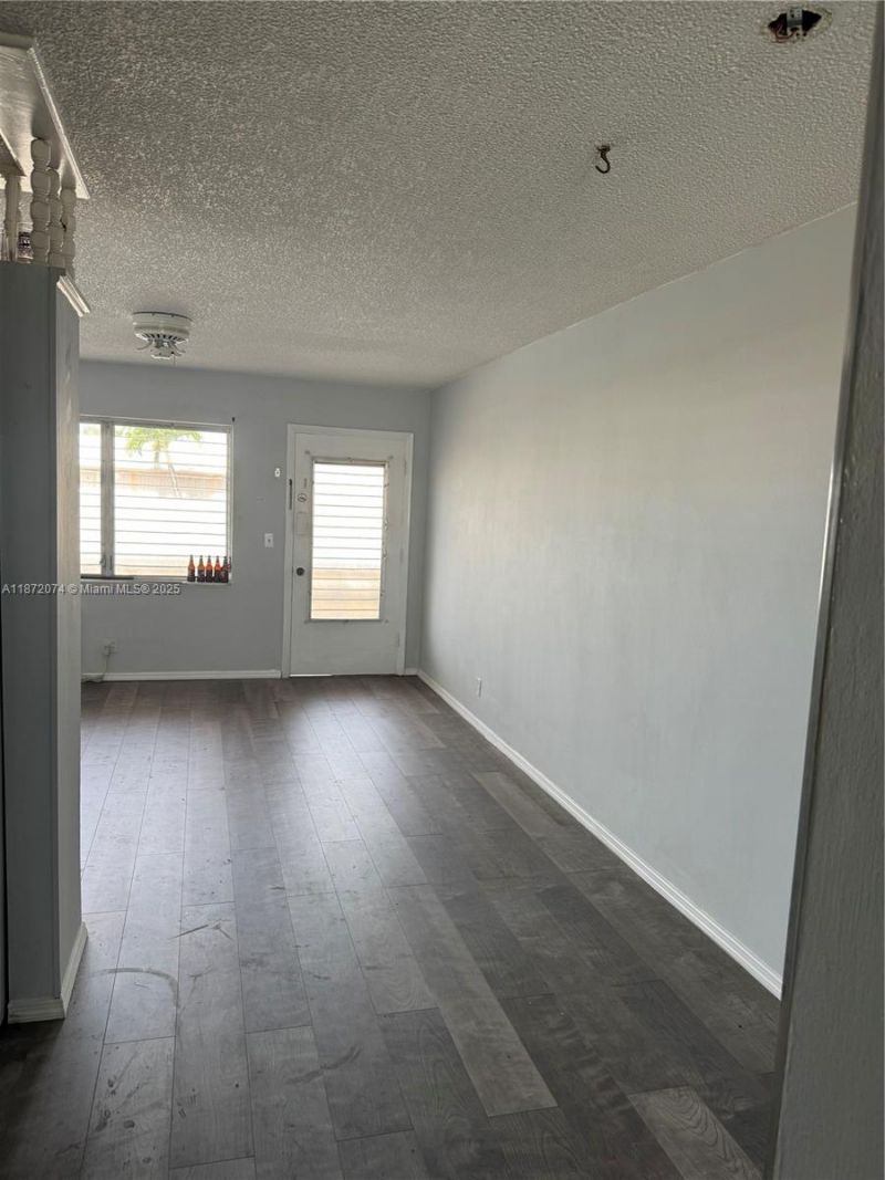 815 SW 10th Ter, Unit 15V, Hallandale Beach, FL 33009 Photo