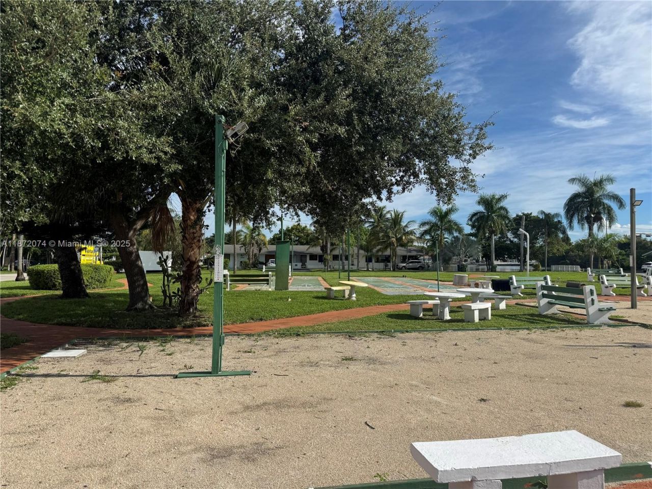 815 SW 10th Ter, Unit 15V, Hallandale Beach, FL 33009 Photo