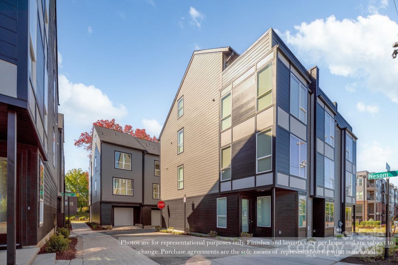423 Devender Lane Ne, Unit 1, Charlotte, NC 28217 Main Photo