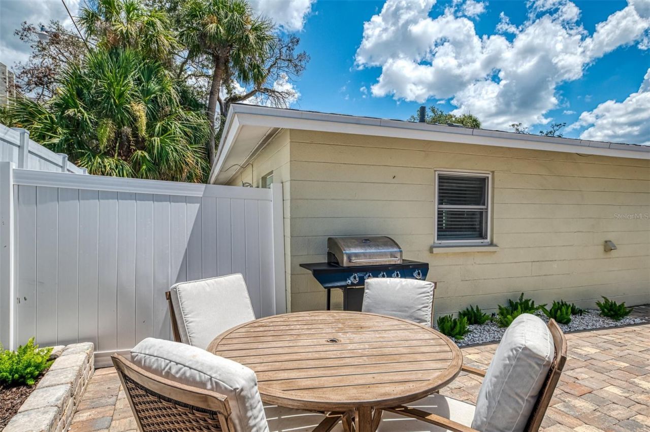 1137 N Moonmist Court, Unit L-7, Sarasota, FL 34242 Photo