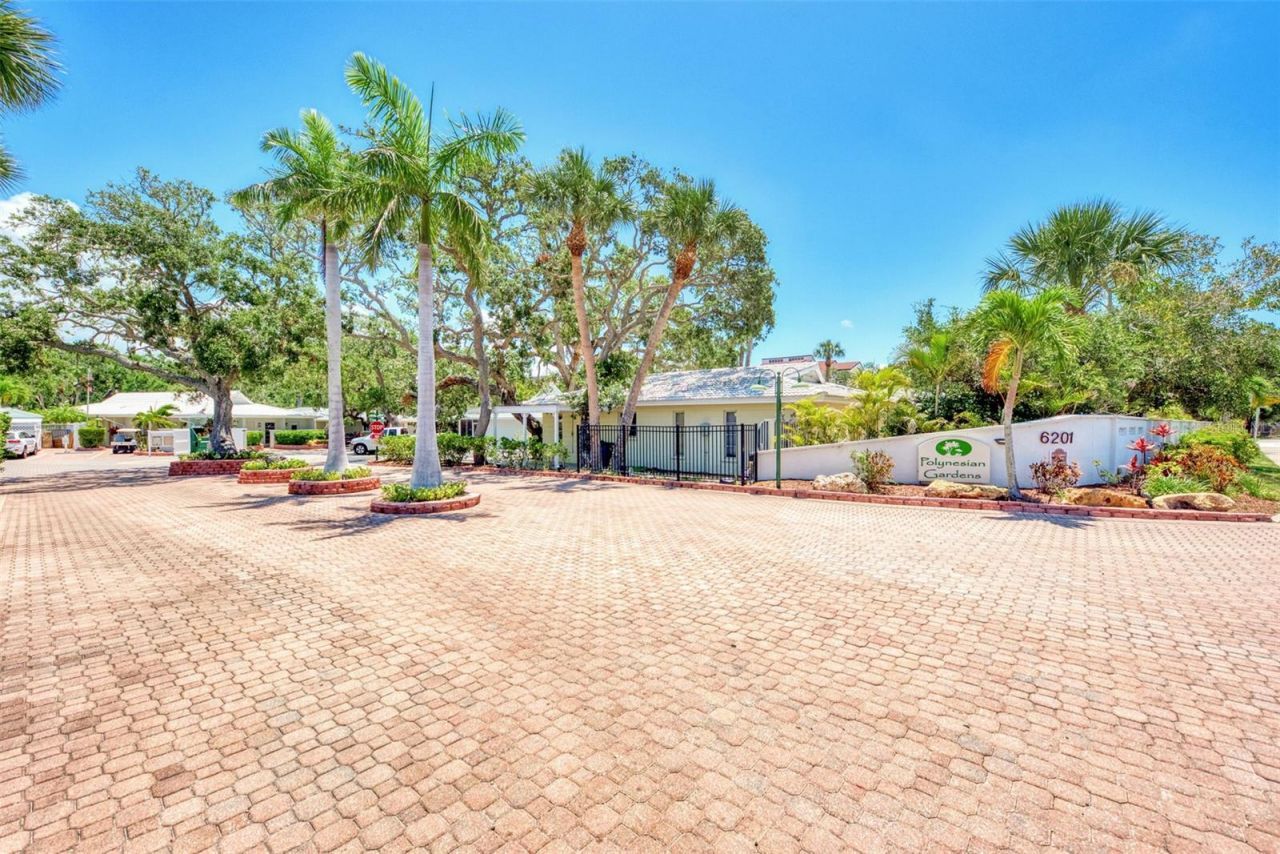 1137 N Moonmist Court, Unit L-7, Sarasota, FL 34242 Photo