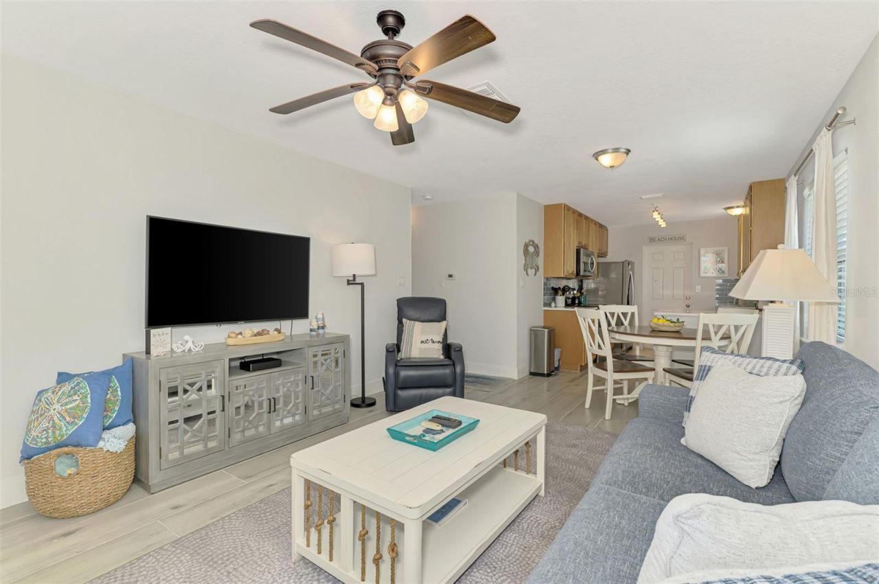 1137 N Moonmist Court, Unit L-7, Sarasota, FL 34242 Photo