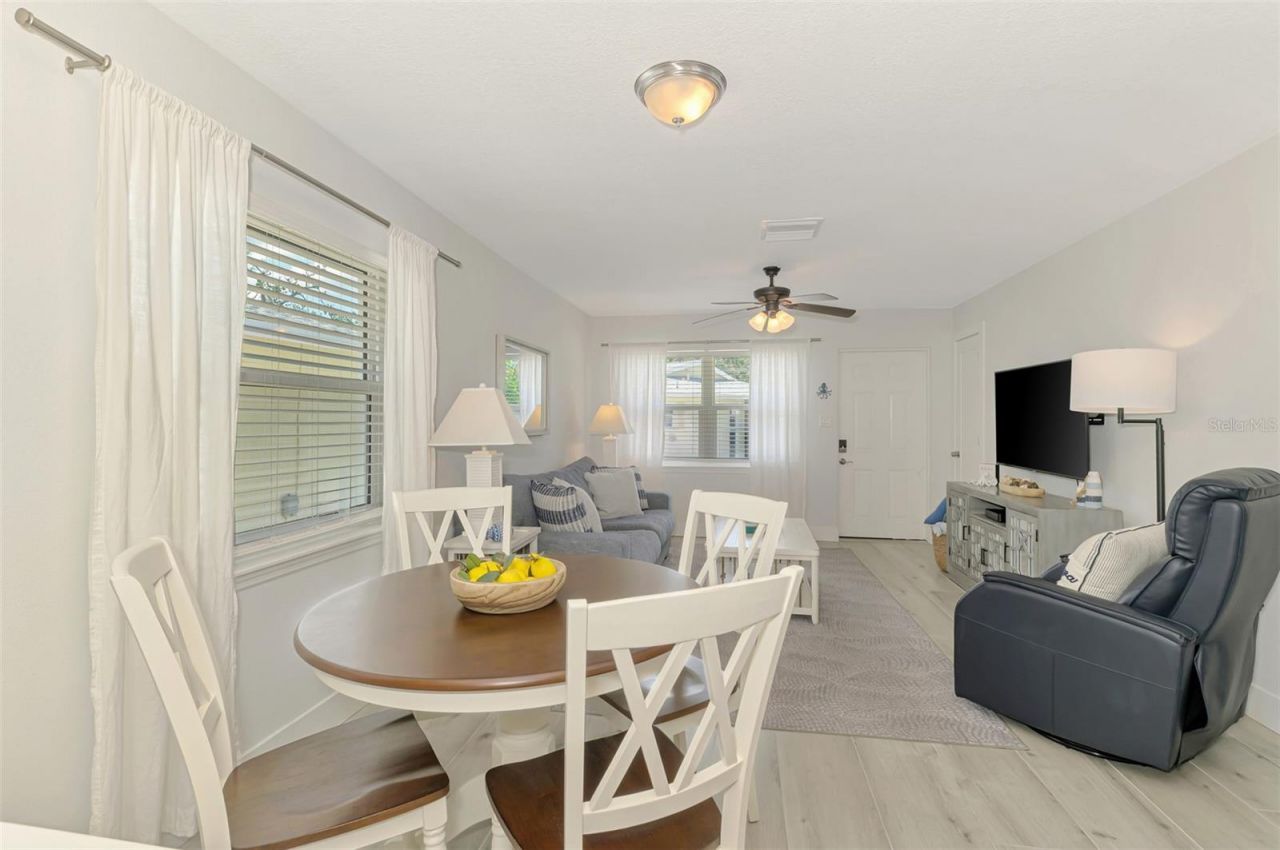 1137 N Moonmist Court, Unit L-7, Sarasota, FL 34242 Photo