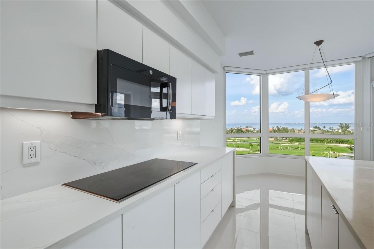 545 Sanctuary Drive, Unit B806, Longboat Key, FL 34228 Photo