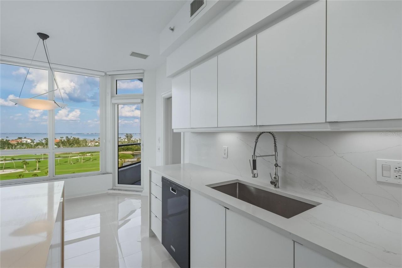 545 Sanctuary Drive, Unit B806, Longboat Key, FL 34228 Photo