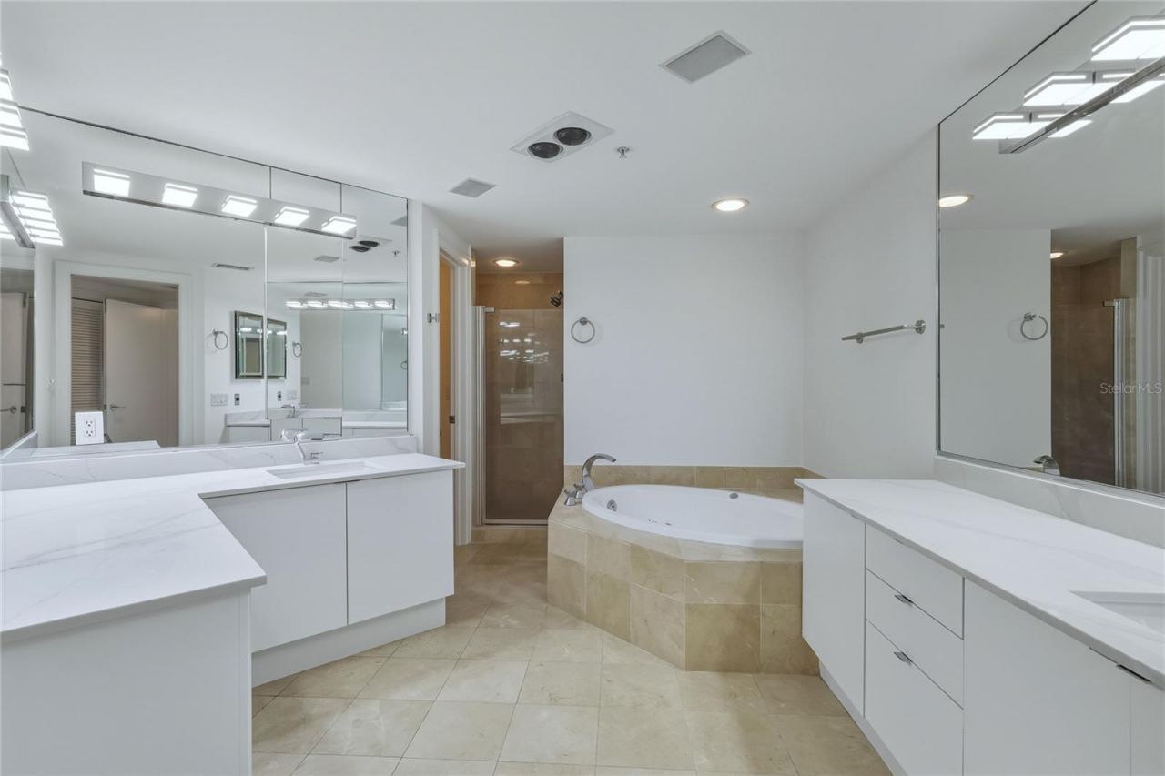 545 Sanctuary Drive, Unit B806, Longboat Key, FL 34228 Photo