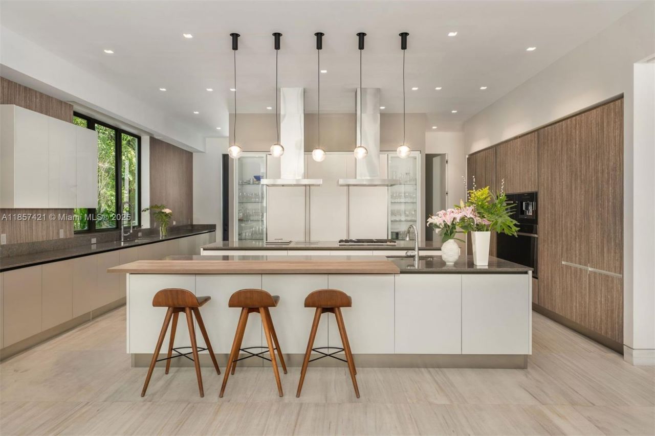 540 Leucadendra Dr, Coral Gables, FL 33156 Photo