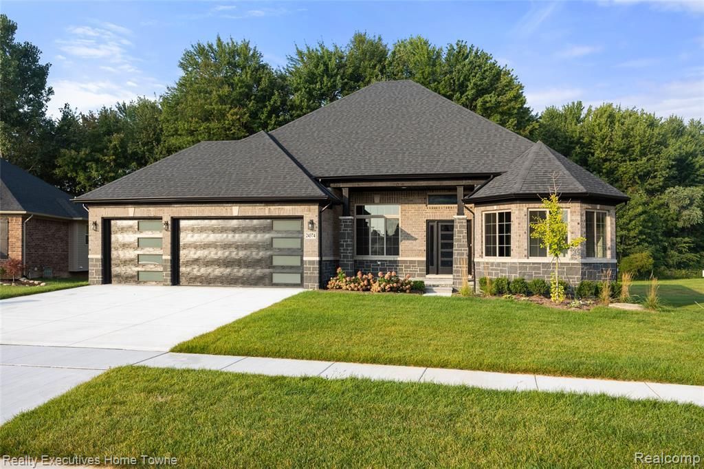 35603 Addison Drive, New Baltimore, MI 48047 Main Photo