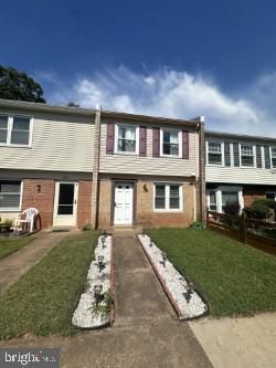 8452 Sandstone Way, Manassas Park, VA 20111 Main Photo