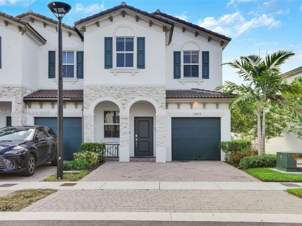 12609 NW 23rd Pl, Miami, FL 33167