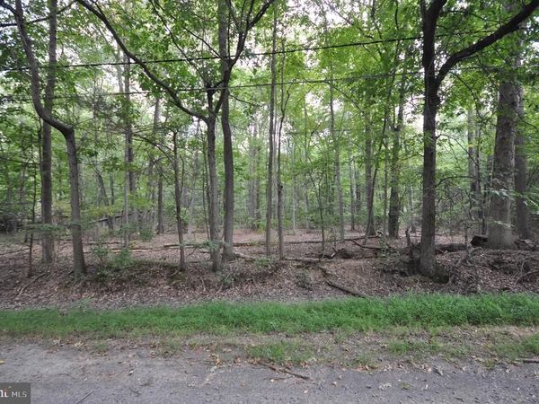 FINNEGANS LN AVE B, KENDALL PARK, NJ 08824