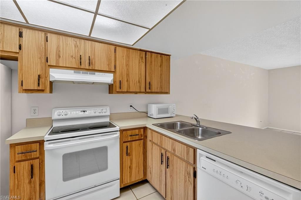 4641 SW Santa Barbara Pl, Unit 8, Cape Coral, FL 33914 Photo