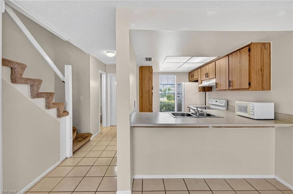 4641 SW Santa Barbara Pl, Unit 8, Cape Coral, FL 33914 Photo