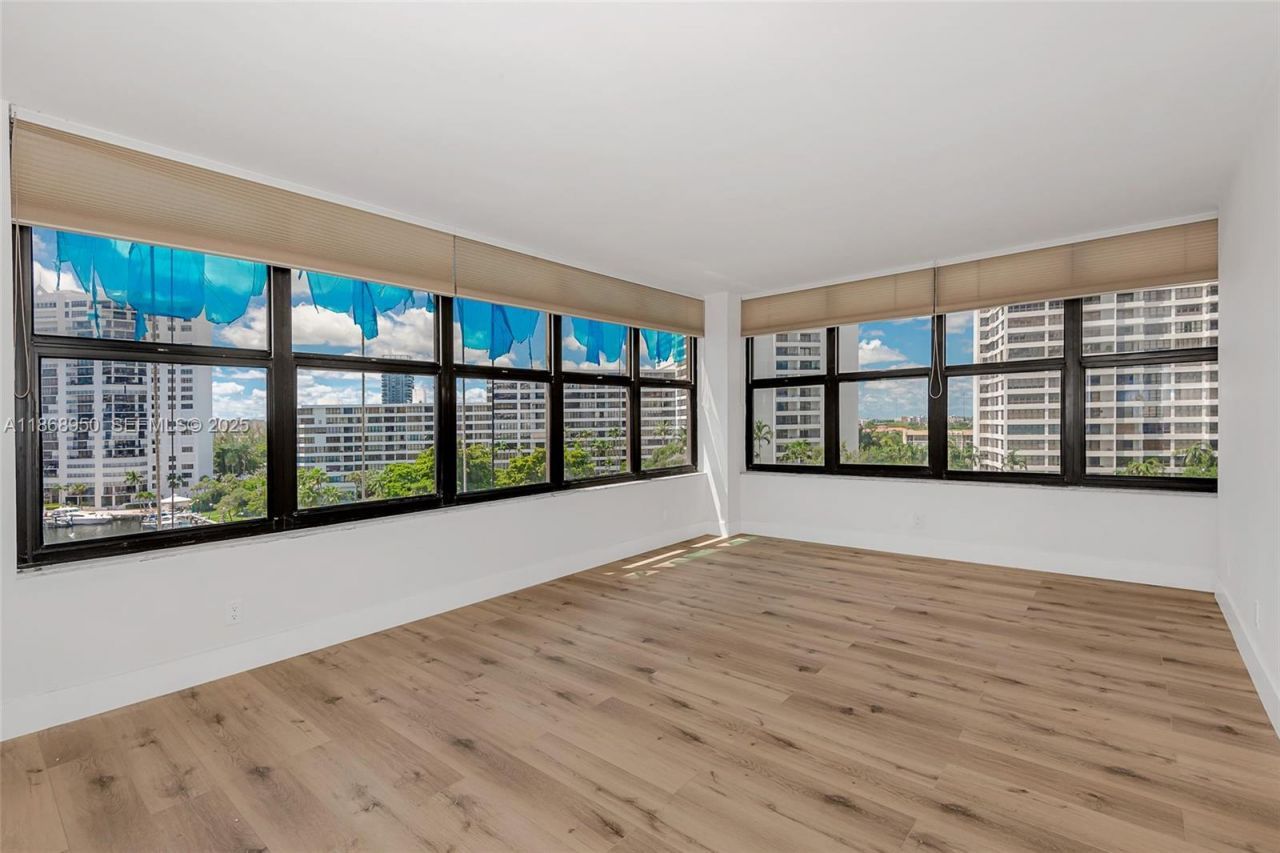 2500 Parkview Dr, Unit 821, Hallandale Beach, FL 33009 Photo