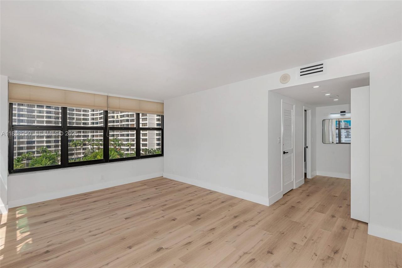 2500 Parkview Dr, Unit 821, Hallandale Beach, FL 33009 Photo