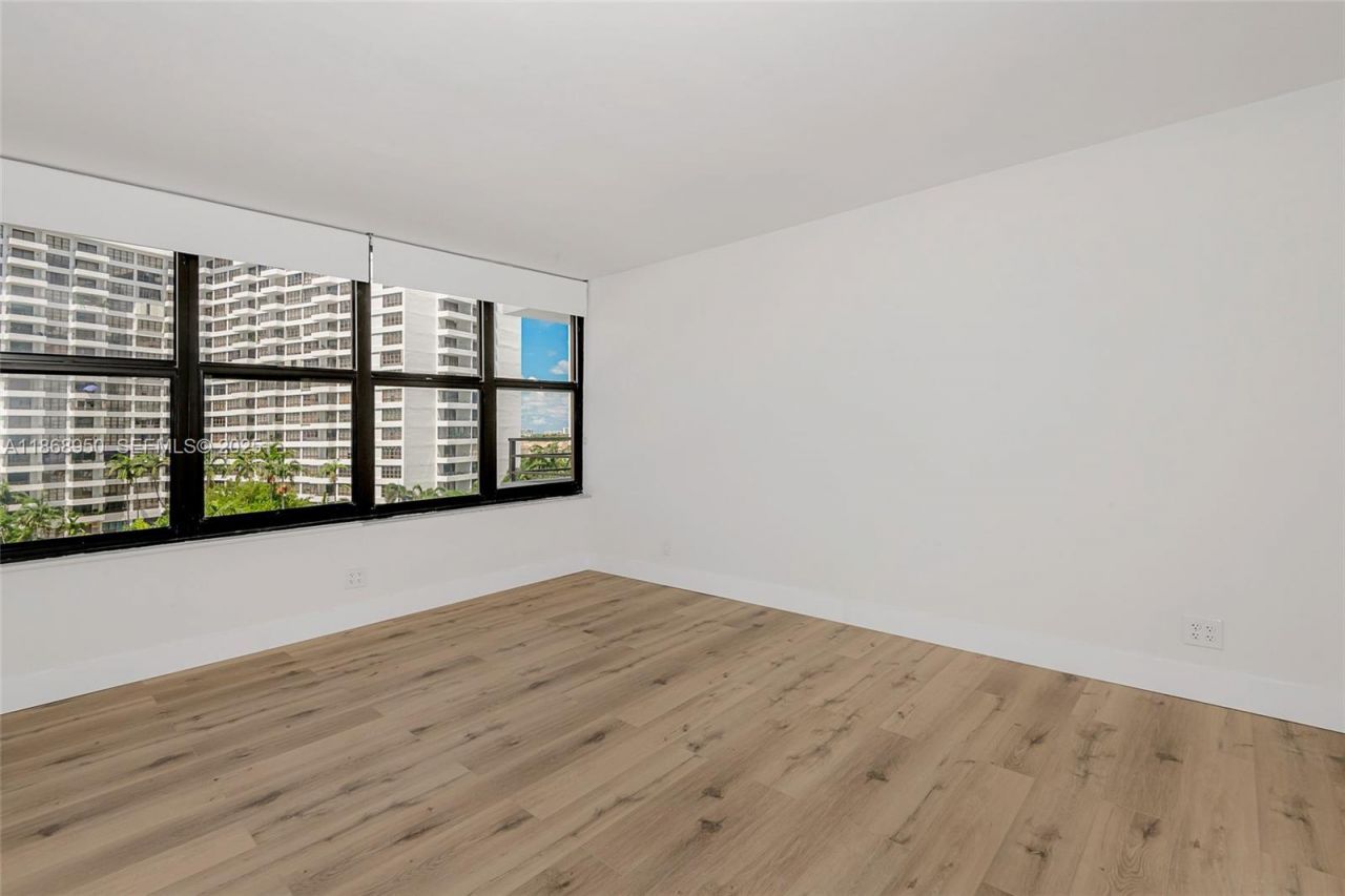 2500 Parkview Dr, Unit 821, Hallandale Beach, FL 33009 Photo