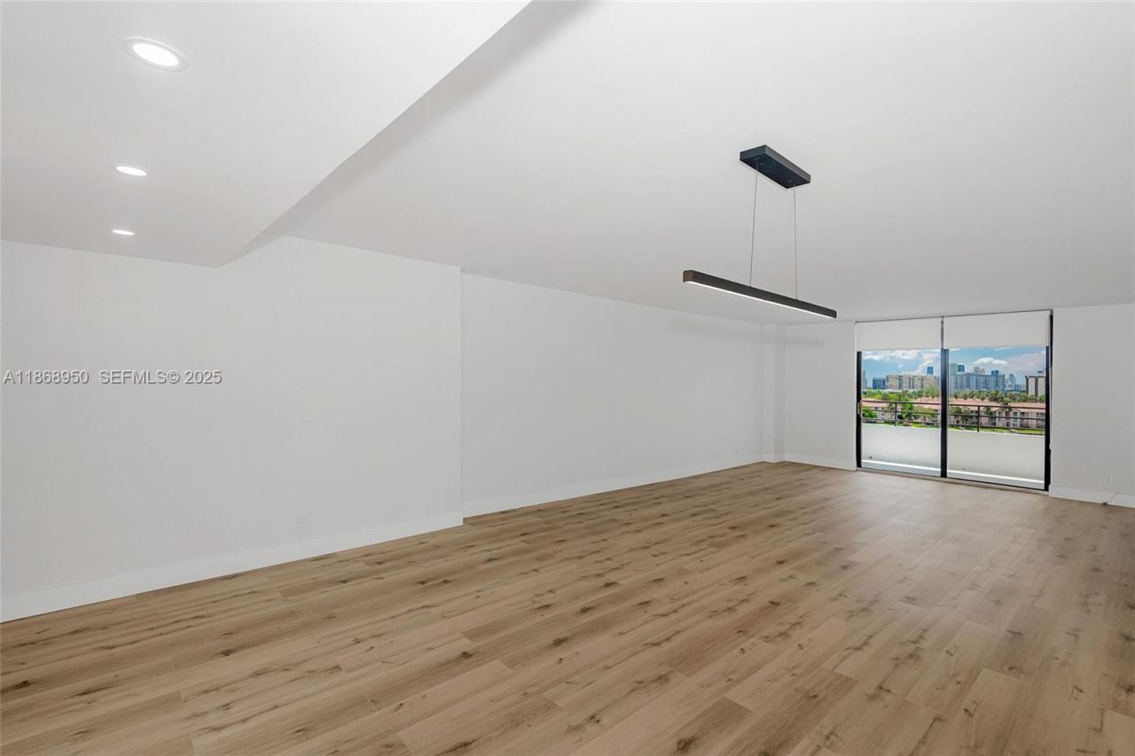 2500 Parkview Dr, Unit 821, Hallandale Beach, FL 33009 Photo