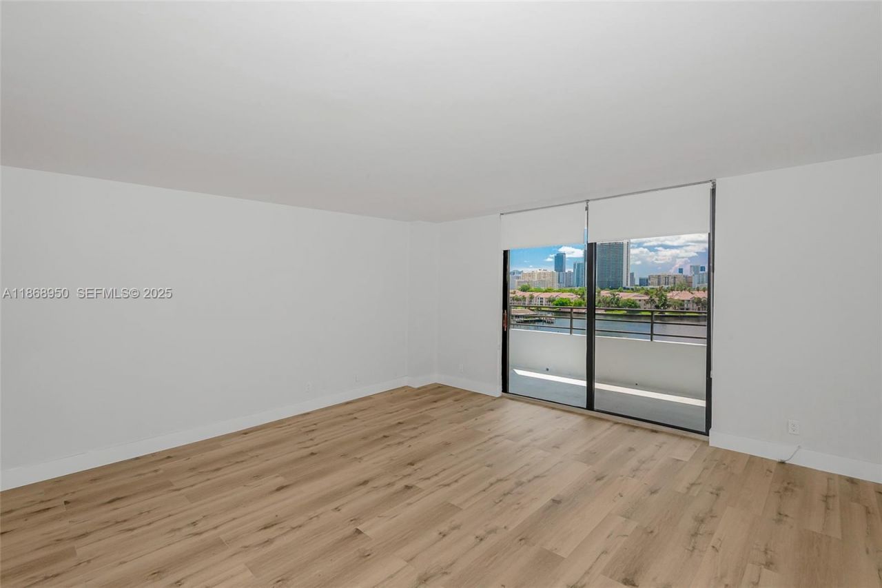 2500 Parkview Dr, Unit 821, Hallandale Beach, FL 33009 Photo