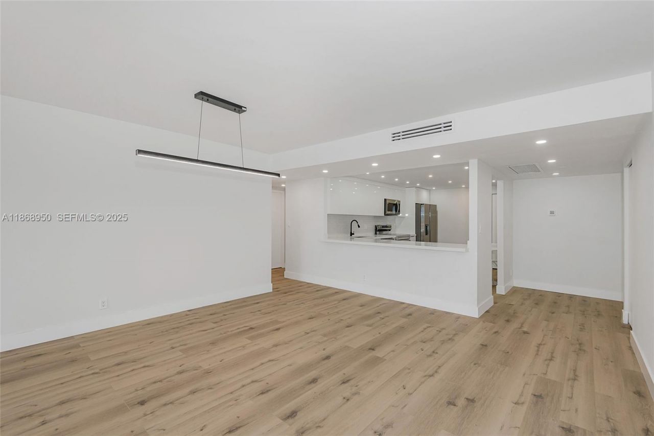 2500 Parkview Dr, Unit 821, Hallandale Beach, FL 33009 Photo